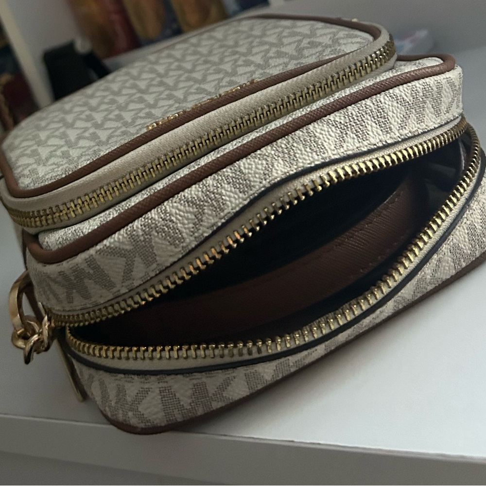 Michael Kors Crossbody Bag - Picture 5 of 6